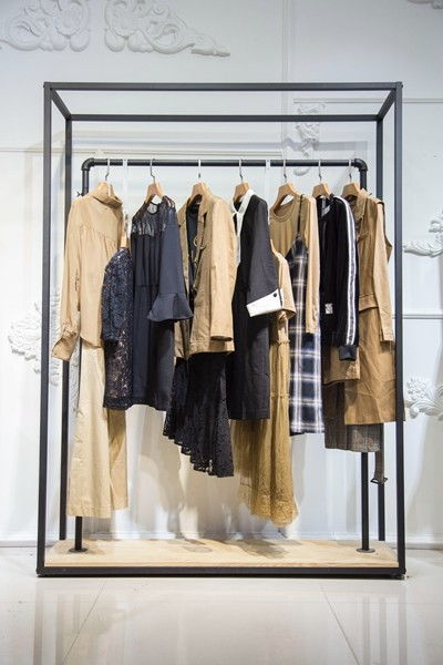 新鄭市女裝山脈麥中林精品女裝2019秋裝新款服裝市場尾貨批發(fā)品牌折扣女裝廠家直銷