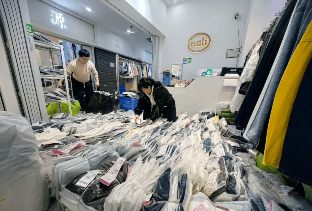 訂單飆漲！增城服裝批發(fā)市場歲末迎銷售高峰